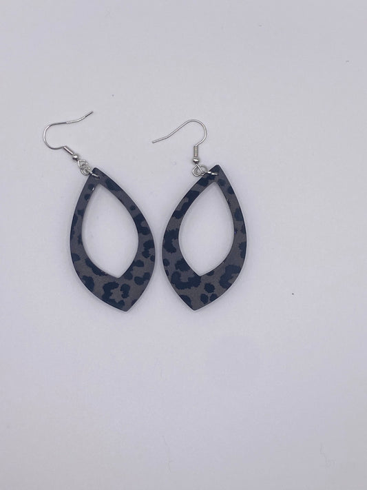 Black Leopard Pointed Teardrop with Cutout